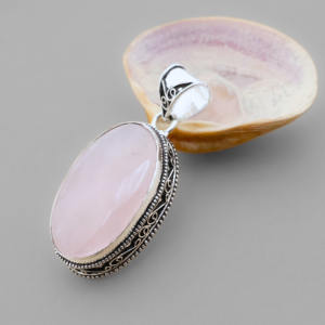 Colgante de piedra preciosa de cuarzo rosa hecho a mano – Engaste relleno de plata - Product Image 1