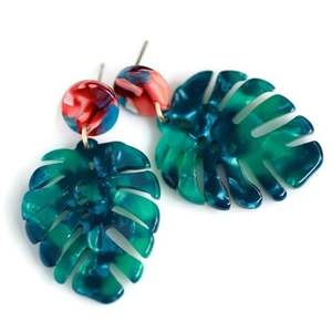 Boucles d'oreilles en résine faites à la main de luxe, matériau de qualité supérieure, accessoires de mode élégants pour les fêtes, style cristal, légères et confortables - Product Image 5