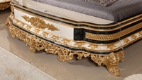 Ensemble de chambre d'hôtel de luxe en teck massif blanc doré, style mi-siècle, antique, avec armoire California King/Queen et tables de chevet ornées