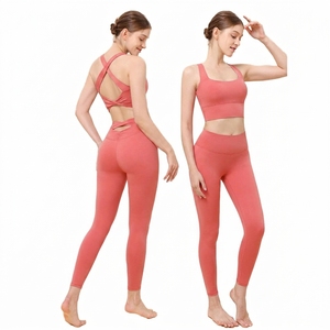 Conjunto de Leggings y Sujetador Deportivo de Cintura Alta Resistente al Agua con Logotipo Personalizado para Mujer - Ropa Deportiva con Detalle Trenzado - Product Image 6