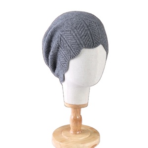 Gorro de Lana 100% Tejido con Orejeras – Gorro Cálido de Invierno de Color Sólido, Logotipo Personalizado OEM y Etiqueta Privada al por Mayor - Product Image 1