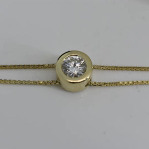Collier pour femme en or jaune 14 carats avec diamant de laboratoire 2 carats DEF VS1, taille ronde, serti clos, pendentif solitaire - Product Image 1