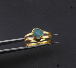 Bague en topaze bleue naturelle sertie en bélière, argent sterling 925, plaqué or de luxe, bijoux en pierres précieuses faits à la main pour femmes, vente en gros - Product Image 2