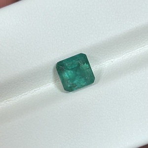 Esmeraldas Naturales de Zambia, Peso 1.10 Quilates, Gema de Esmeralda Natural de Zambia, Corte Octogonal Verde Intenso, Gema Suelta Facetada para Joyería - Product Image 2