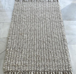 Tapis indien en laine épaisse fait à la main et tissé à la main en fil 100% non teint de couleur naturelle pour intérieurs et salon - Product Image 1