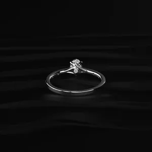 Bague de mariage en diamant taille ovale, look moderne, avec clarté VVS-VS certifiée IGI. Achetez directement auprès d'un fournisseur indien de confiance. - Product Image 4