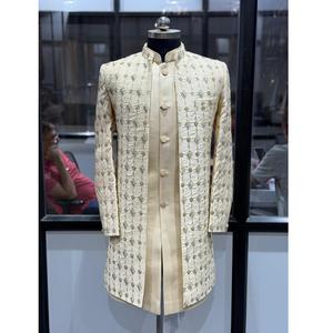 Conjunto Indo Occidental de 3 Piezas de Excelente Calidad, Perfecto para Vestir en Eventos Festivos con Estilo Indo Fusion, Disponible para Suministro Mundial - Product Image 1