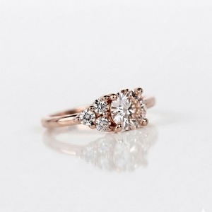 แหวนแต่งงานหมั้นเพชรแล็บโกรว์ทรงกลม 2 กะรัต สี E ความสะอาด VS1 ทองคำแท้ 10K สีเหลืองทอง รับรองโดย IGI สำหรับผู้หญิง น้ำหนักรวม 2.16 กะรัต - Product Image 4