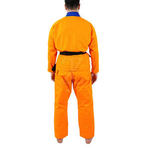 Uniforme de karaté fabriqué au Pakistan pour hommes, en tissu léger, conçu pour la vente en ligne - Product Image 2