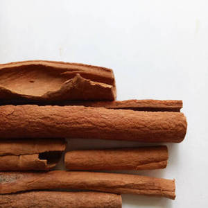 Écorce de cannelle indienne naturelle pour les acheteurs en gros internationaux ayant besoin d'épices entières parfumées pour les cuisines commerciales - Product Image 2