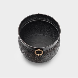 Pot de fleurs noir gravé avec poignée ronde dorée double face, idéal pour la décoration de luxe, les occasions spéciales et les cadeaux. - Product Image 5