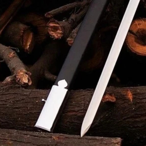 Épée artisanale de style Damas avec un motif distinctif et une poignée décorative pour les marchés des objets de collection - Product Image 1