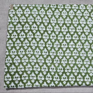 Tela de Algodón con Estampado Floral Pequeño, Hecha a Mano en Jaipur, India, para Mujeres Adultas, Marca Chhaape - Product Image 1