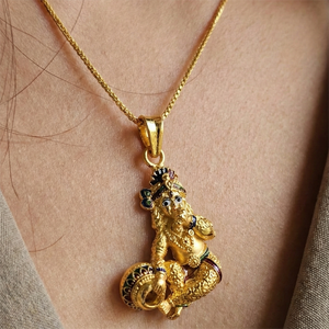 Pendentif en or 22 carats Lord Krishna Bal Gopal avec travail Meenakari |   Bijoux religieux indiens - Product Image 1