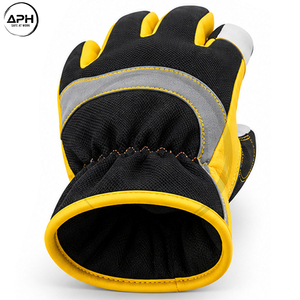 Gants d'assemblage orange et noir, best-seller, nouveauté, avec dos flexible en tissu, sections contrastées sur la paume et poignets élastiqués - Product Image 4