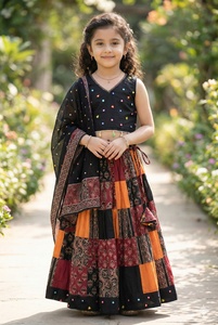 Shoryam Fashion - Conjunto de Lehenga Choli Estampado de Rayón para Niños al por Mayor |   Ropa Festiva para Bodas y Fiestas Indias para Niñas de 28 Años - Product Image 2