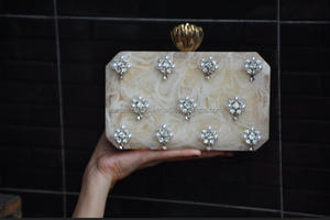 Pochette en résine époxy géométrique parfaite |   Sac à main de haute qualité, imperméable, durable, respectueux de l'environnement, en matériau recyclé, pour femmes | - Product Image 4