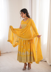 Schweres Faux-Georgette Anarkali-Kleid-Set mit Pailletten-Stickerei, Fertig konfektioniert, für Damen, Hochzeit, Ethno-Kleid, Kurti, Hose, Dupatta (HK 91) - Product Image 3