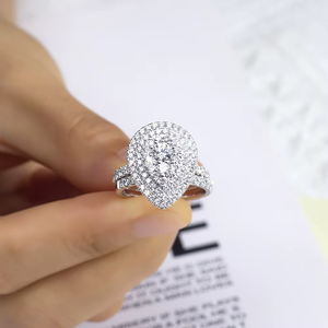 Anillo de compromiso de lujo en oferta, diseño de moda, anillo de oro sólido de 18 quilates, anillo de boda con diamante de laboratorio. - Product Image 1