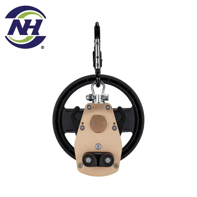 With horn wheel wall cleaning rope climbing descender