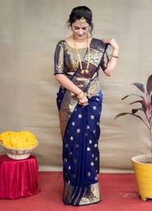 Sari en soie pure Kanjivaram brodé traditionnel KV - Réversible, infroissable, séchage rapide pour les occasions festives - Product Image 3