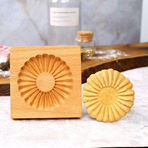 Moule à gâteau en spirale sculpté à la main, moule à pâtisserie en bois, moule à biscuits de qualité supérieure - Product Image 1