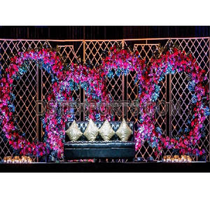 ฉากหลังงานแต่งงานสมัยใหม่ ผนังตกแต่งด้วยเทียนสุดหรูหรา อลังการ แท่นวางเทียนสำหรับงานแต่งงาน ดีไซน์โดดเด่น ผนังเทียนงานแต่งงาน สหราชอาณาจักร - Product Image 1