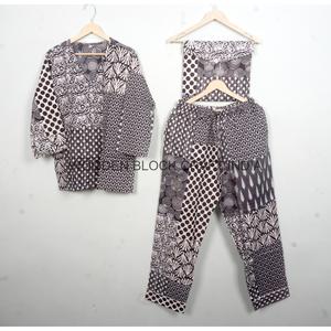 Conjunto de Pijama de Manga Larga con Cuello en V 100% Algodón para Mujer, Suave, Transpirable y Lavable a Máquina - Product Image 3
