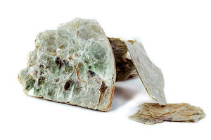 Escamas y bloques de mica muscovita cruda de calidad de exportación de Riya Minerals, Rajasthan, India. - Product Image 1