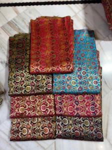 Tissu Brocart en Gros à Motifs Floraux Colorés, Textile Jacquard Tissé pour Vêtements Ethniques, Saris, Décoration Intérieure et Emballage Cadeau - Product Image 4
