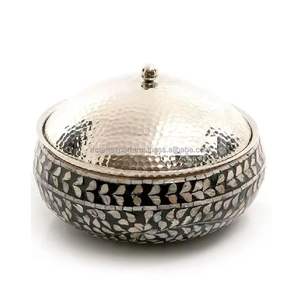 Bol décoratif artisanal en argent plaqué avec couvercle, motif Meenakari bleu, plat de service en métal pour fruits secs et bonbons, article cadeau - Product Image 6