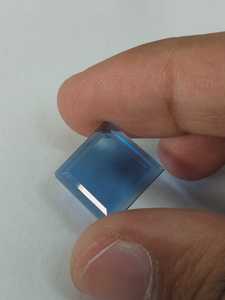 Saphir bleu de laboratoire, forme carrée, 15x15mm, pierre précieuse en vrac pour la fabrication de bijoux - Product Image 1