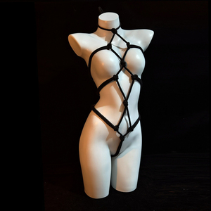 Robe harnais rouge en dentelle ajourée style bondage, lingerie transparente respirante, costume de clubwear à bretelles réglables - Product Image 2