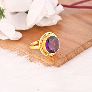 Bague en laiton plaqué or avec améthyste violette style vintage, bijoux de mode élégants pour femme, à porter au quotidien - Product Image 2