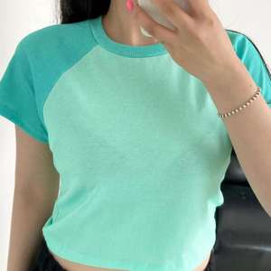 Camiseta Corta de Algodón para Mujer, Estilo Baby Tee, Ajustada, con Logotipo Personalizado, Manga Corta, Informal, Estilo Urbano, Raglan - Product Image 4