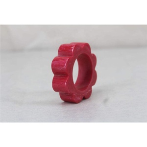 Anneaux de serviette modernes de luxe en résine écologique faits à la main, durables et de haute qualité, avec coquillages et pierres incrustés, design personnalisable, élégants - Product Image 2