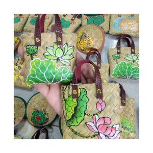 Porte-clés artisanal en herbe de jonc, fait main, en jonc naturel, pour souvenir, cadeau et breloque de sac, Vietnam - Product Image 5