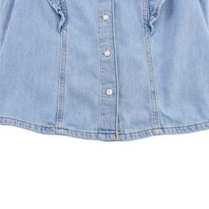 Top de mezclilla sin mangas con botones frontales, volantes y detalles deshilachados, transpirable y ecológico de calidad superior. - Product Image 3