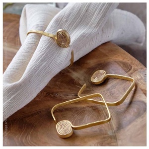 Ensemble de 4 anneaux de serviette en laiton de haute qualité, faits à la main, porte-serviettes en métal pour la décoration de table de mariage, de Noël ou de dîner - Product Image 2