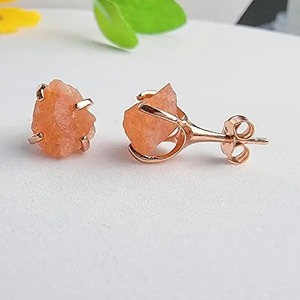 Boucles d'oreilles clous classiques plaquées or rose faites à la main avec pierre de soleil 5-7mm, bijoux pierre de naissance de juillet pour femme, cadeau - Product Image 6