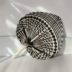 Éventails décoratifs personnalisés en feuilles de palmier tissées à la main, artisanat durable en bambou - Product Image 3