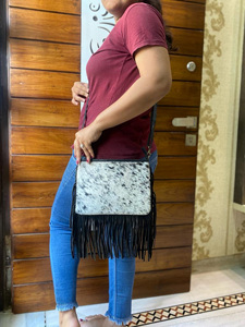 Bolsos de estilo occidental con flecos para mujer, bolsas de cuero de vaca con borlas y pelo - Product Image 4