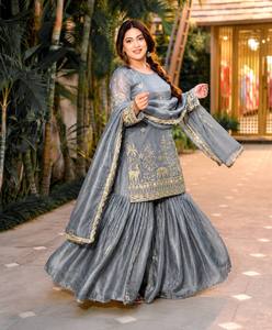 Conjunto de Salwar Kameez de Seda Fendi Pura con Estampado en Relieve, 3 Piezas, Color Gris, para Mujer, con Sharara y Dupatta, Corte Regular, Secado Rápido, para Fiestas y Bodas - Product Image 1