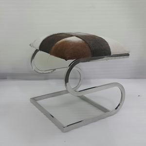 Taburete en forma de S con tapicería de cuero cómodo para sentarse utilizado en la oficina en casa y restaurantes disponible en múltiples acabados - Product Image 1