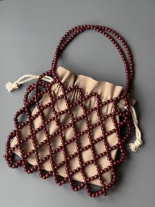 Sac à perles fait main avec perles en bois rouges, style bohème, pochette à cordon, décoration intérieure, 100% artisanal - Product Image 1