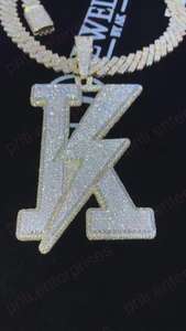 จี้ฮิปฮอปประดับเพชรโมอิสซาไนต์ เครื่องประดับแร็ปเปอร์ เงินแท้ 925 จี้ตัวอักษรแบบกำหนดเอง ชุบทอง 18K สำหรับผู้ชาย - Product Image 4