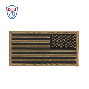 Parche Bordado de la Bandera de EE. UU. Termoadhesivo Rectangular con la Inscripción U.S.A. Texto y borde dorado - Product Image 3