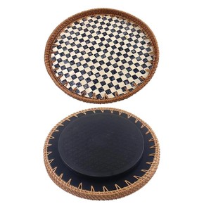 Plateau de service rond en bambou fait main avec motif à carreaux noir et blanc, design bohème - Product Image 2