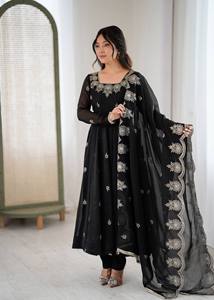 Women Ethnic Motifs Embroidered Regular Thread Work <b>Kurta</b> with Pant & With Dupatta - Product Image 3