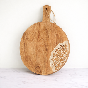 Elegante Tabla de Cortar Redonda de Madera de Mango con Diseño de Paleta, Detalles Florales Incrustados a Mano, Duradera, Apta para Alimentos, Tabla de Servir para Cocina - Product Image 1